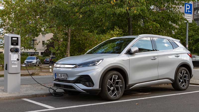 BYD Atto 3 a carregar em posto público